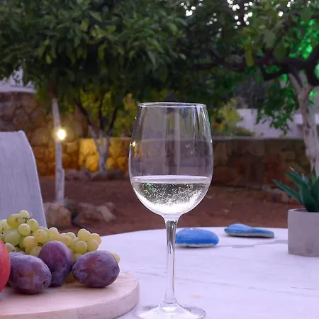 Maria & Manos Guest House,